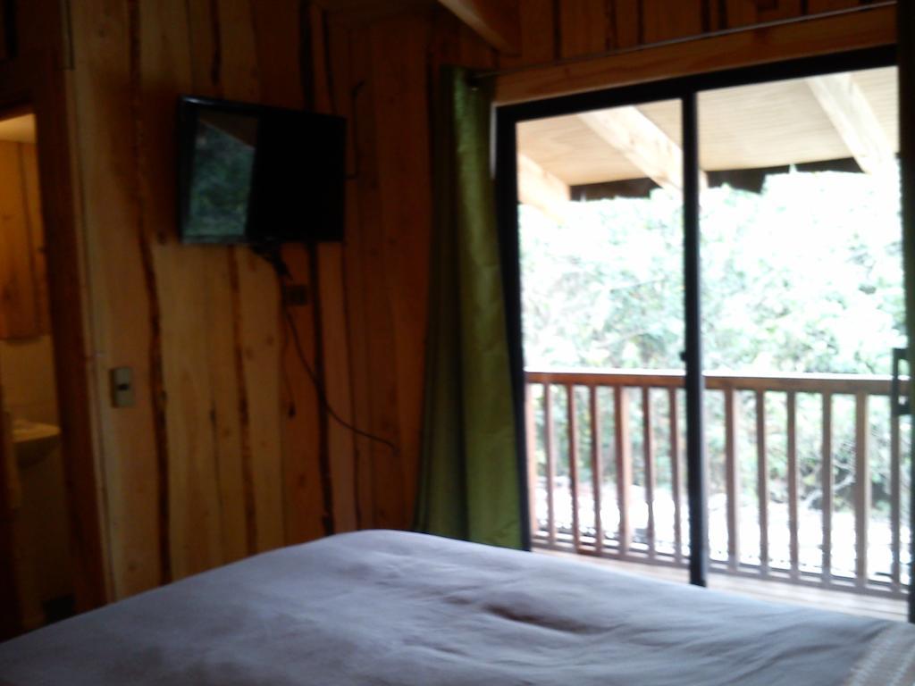 Hostal Los Alamos Neltume Habitación foto