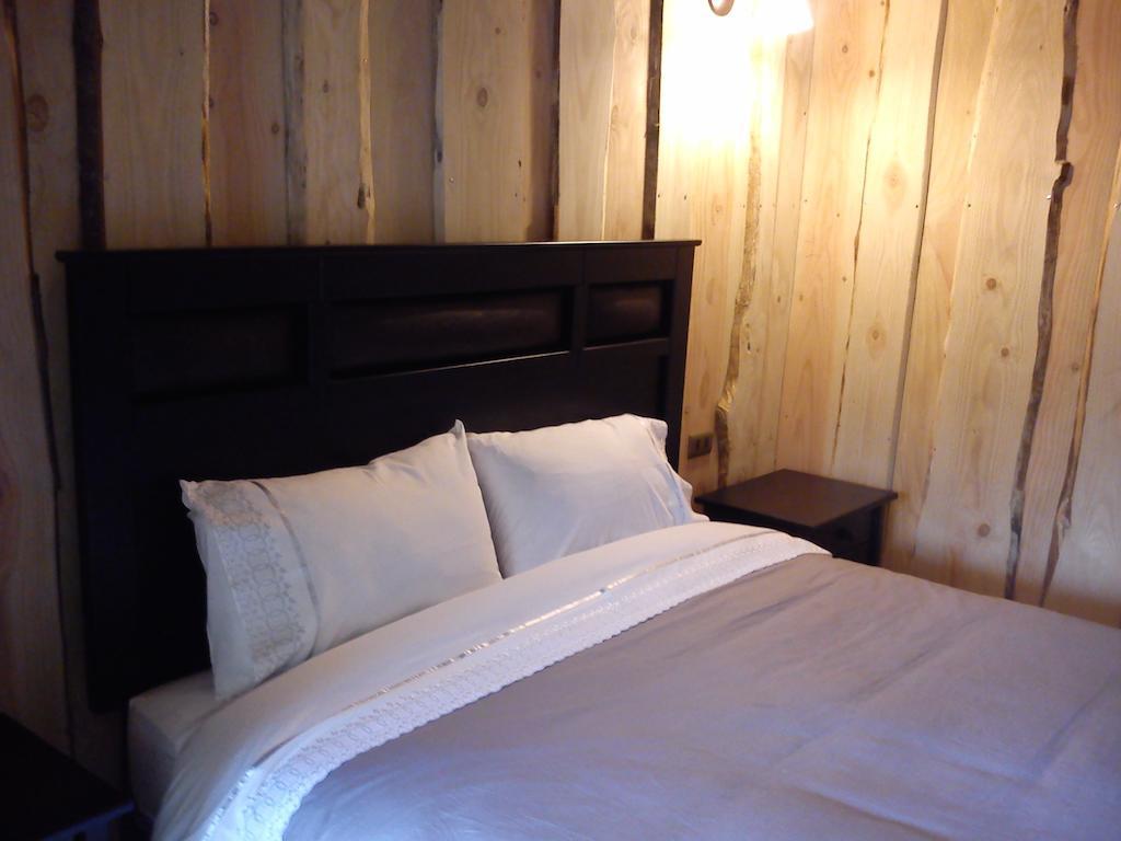 Hostal Los Alamos Neltume Habitación foto